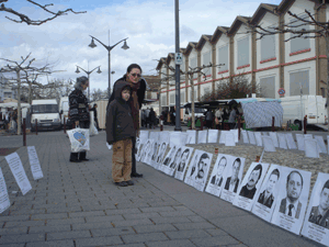 Lexposition des protraits des liquidateurs à Illkirch-Grafenstaden (Bas Rhin-France), le 31 mars 2010