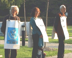 Thérèse Raitière, Paul Roullaud y Wladimir Tchertkoff delante de la OMS del 26 abril al 4 mayo de 2007