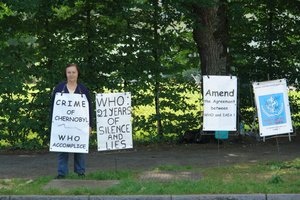 Jeannine Naudinet delante de la OMS du 4 au 8 junio de 2007