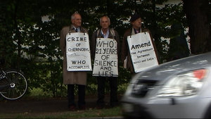 Michel Fernex, Wladimir Tcherkoff et Chris Busby devant lOMS le 27 juin 2007