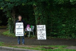 Denis Chalmel delante de la OMS el 4 julio de 2007