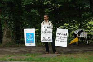 Bernard Nicolle delante de la OMS el 5 julio de 2007