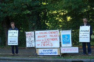 Martial Lemeur y Bernard Nicolle delante de la OMS del 17 al 21 septiembre de 2007