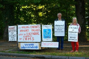 Frieder Niebergal y Monika von der Meden delante de la OMS el 24 septiembre de 2007