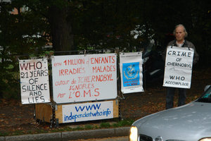 Charly Dumont delante de la OMS el 8 octubre de 2007