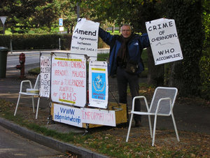 Claude Proust delante de la OMS del 11 al 12 octubre de 2007