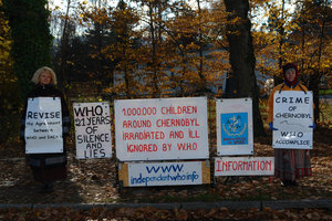 Hélène Truchet y Lamamo delante de la OMS del 12 al 16 noviembre de 2007