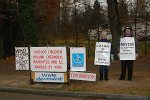 Claudine Le Tallec y Christine Kjelberg delante de la OMS del 19 al 23 noviembre de 2007