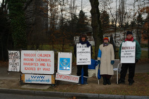 Christophe Elain, Aurélie Szkudlareck and Claude Joussiaume in front of WHO from 10th to 14th December 2007