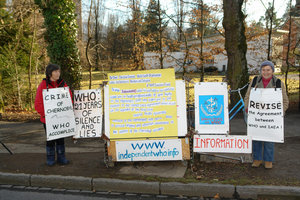 Edwige Vidal y Jeannine Naudinet delante de la OMS del 21 al 25 enero de 2008