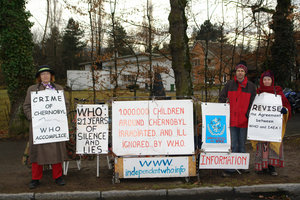Christine Kjelberg, Thierry Pottier y Lamamo delante de la OMS del 4 al 8 febrero de 2008