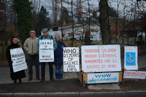 Hélène Shemwell, Françoise Chanial, Christophe Collard, Carole Bouvier y Jean-Yves Peillard delante de la OMS del 14 al 15 febrero de 2008