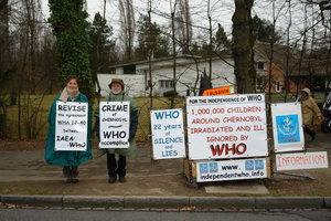 Rachel Mauguet et Dominique Maddaléna devant lOMS du 10 au 14 mars 2008