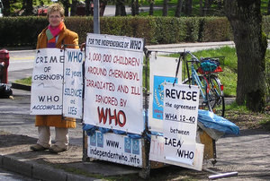 Annick Grandsire delante de la OMS del 14 al 18 abril 2008