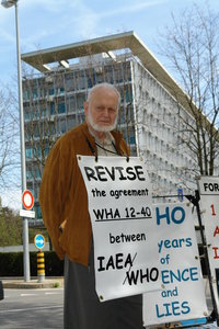 Alexeï Yablokov delante de la OMS el 27 abril de 2008