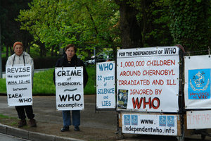 Liliane Deroche et Janine Naudinet delante de la OMS du 28 abril de au 2 mai 2008
