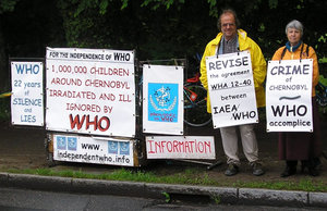 Bertrand Chartier et Lamamo devant lOMS du 26 au 28 mai 2008