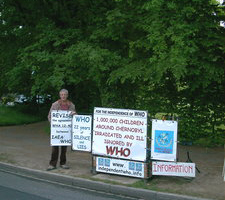 Michel Rioche devant lOMS le 16 mai 2008