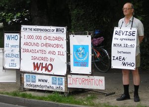 Éric Peytremann delante de la OMS el 24 junio de 2008