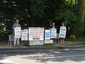 Philippe Tellier, Lionel Jacolino y Françoise Mar delante de la OMS del 26 al 27 junio de 2008