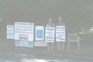 Philippe Reculard y Patricia Lariguet delante de la OMS del 10 al 13 junio de 2008