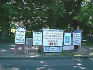 Marcelin und Jocelyne Grousselas vor der WHO vom 7. - 11. Juli 2008