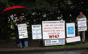 Michel Nodet y Jean-Yves Peillard delante de la OMS del 4 al 5 septiembre de 2008