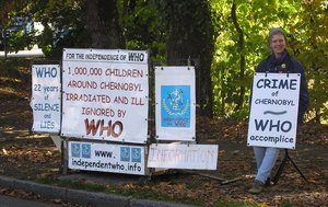 Carole Bouvier delante de la OMS el 24 octubre de 2008