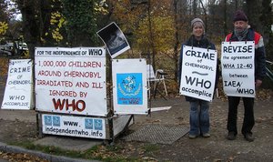 Carole Bouvier und Maurice Bécamiel vor der WHO le 17 November 2008