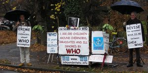 Philippe Monier-Genoud und Guy Chatelan vor der WHO am 21. November 2008