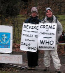 Carole Bouvier und Rachel Mauguet vor der WHO vom 1. - 2. Dezember 2008