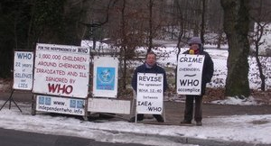 Jean Marie Dyon and André Larivière in front of WHO from 6th to 8th January 2009