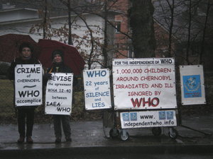 Blandine Lochmann and Carole Bouvier in front of WHO from 2nd to 3rd 2009