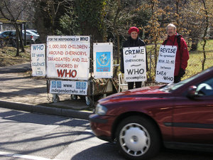 Anne Baldens and Dominique Louvet in front of WHO from 9th to 13th March 2009