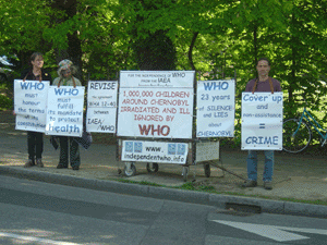 Carole Bouvier, Bénédicte Béconnier and Christophe Élain in front of WHO from 20th to 24th April 2009