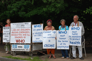 Christine Kjelberg, Lamamo, Michèle Lauro and Guy Chatelan in front of WHO from 24th to 26th June 2009