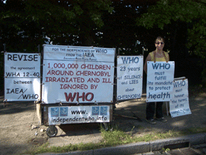 Rachel Mauguet delante de la OMS el 6 julio 2009