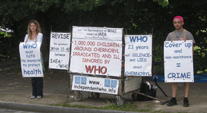 Émilie Leroy y Christophe Rialland delante de la OMS del 3 al 6 agosto 2009