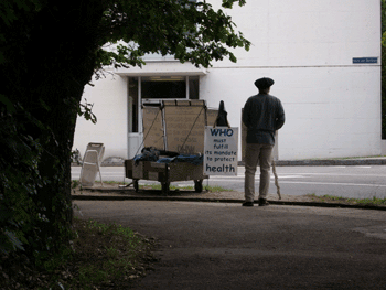 Jean-Yves Peillard delante de la OMS el 7 agosto 2009