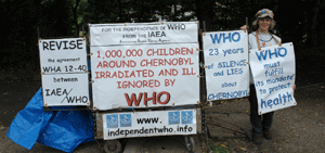 Carole Bouvier delante de la OMS del 10 al 12 agosto 2009