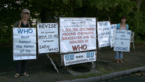 Carole Bouvier, Michelle Marillier delante de la OMS el 25 agosto 2009