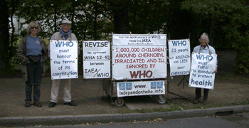 Carole Bouvier, Guy Chatelan et Liliane Deroche devant lOMS le 4 septembre 2009