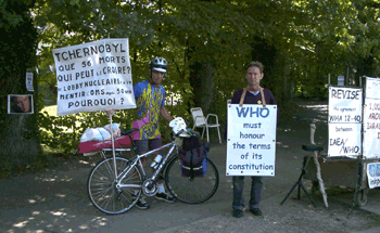 Henri Tendron et Heinz Stockinger devant lOMS le 7 septembre 2009