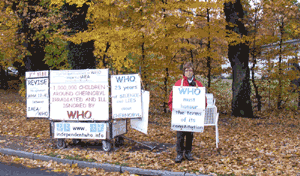 Martine Cuennet devant lOMS le 5 novembre 2009