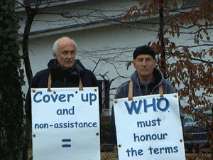 Wladimir Tchertkoff et Philippe Reculard devant lOMS du 10 au 11 décembre 2009