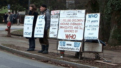 Emmanuella Eandréoli et Philippe Reculard devant lOMS du 10 au 11 décembre 2009