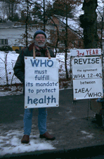 Francis Meuley devant lOMS le 22 décembre 2009