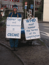 Renate Zauner devant lOMS le 23 décembre 2009