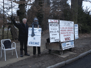 Carole Bouvier et Michel Rioche devant lOMS du 4 au 5 février 2010