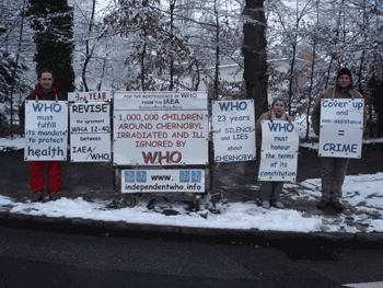 Christophe Elain, Jeanine Naudinet et Éric Bonnaire devant lOMS du 8 au 12 février 2010